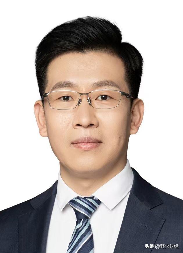 中国联通调整多名高层,任命首位75后高级副总裁(4) 中国联通调整多名高层,任命首位75后高级副总裁(4)