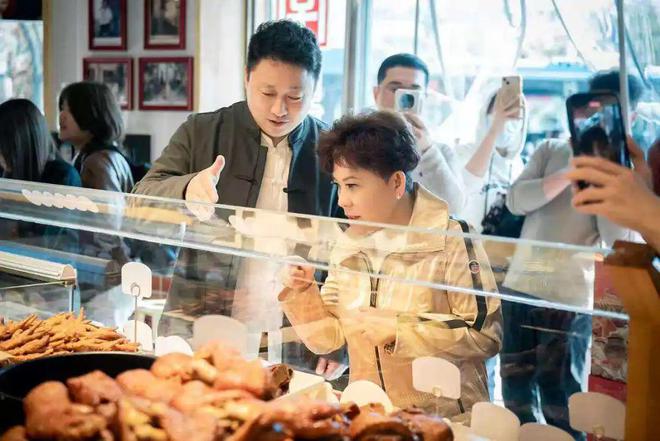 当痞帅男神黄宗泽、综艺大咖杨迪现身餐厅探店……(6) 当痞帅男神黄宗泽、综艺大咖杨迪现身餐厅探店……(6)