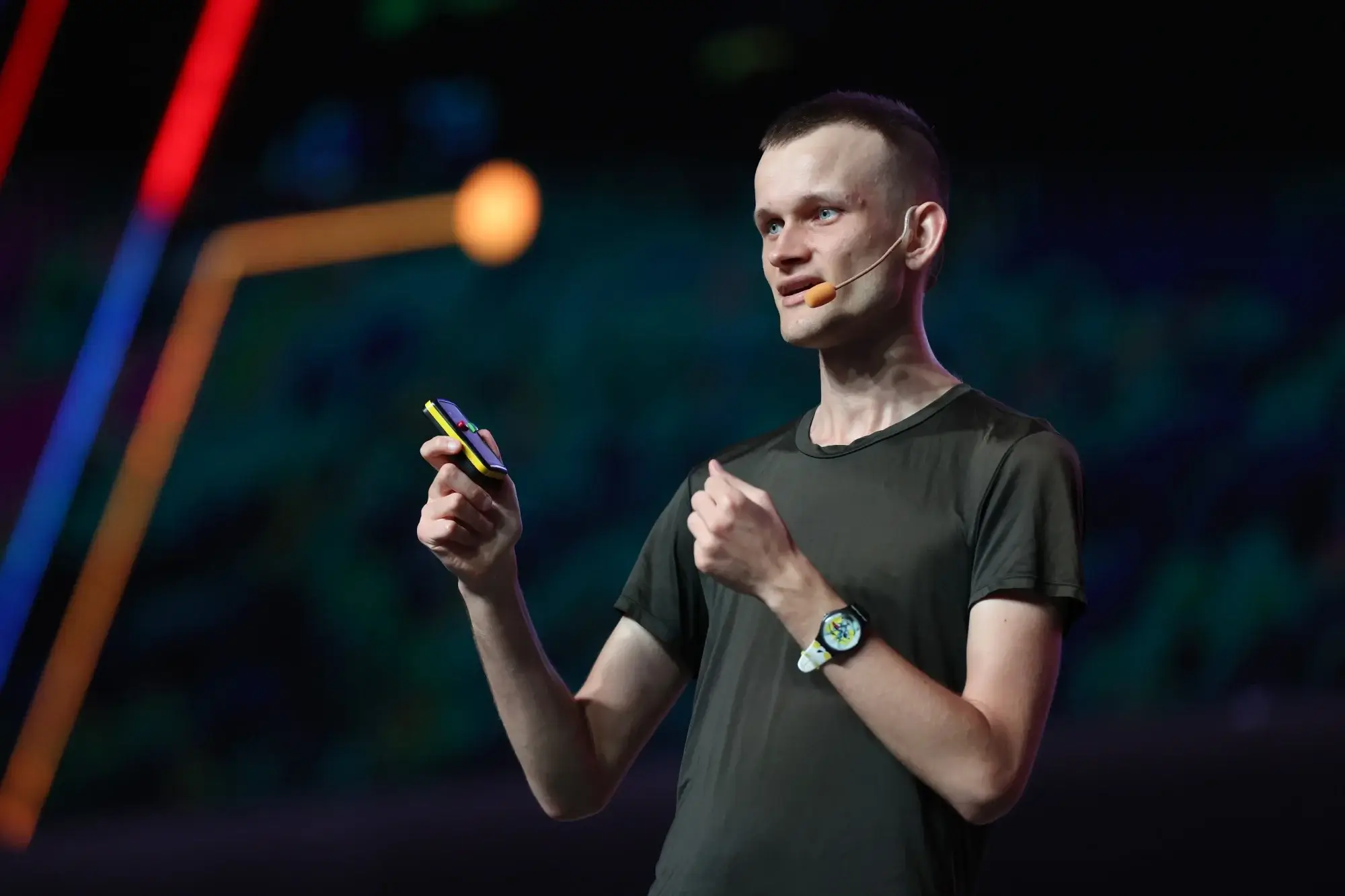 Vitalik Buterin表示，以太坊选择去中心化而非风险投资趋势。(1)
